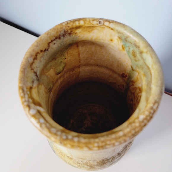 Hand Crafted Vintage Pottery Vase with Makers Mark - Picture 9 of 12